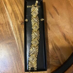 Gold tone bracelet & earrings